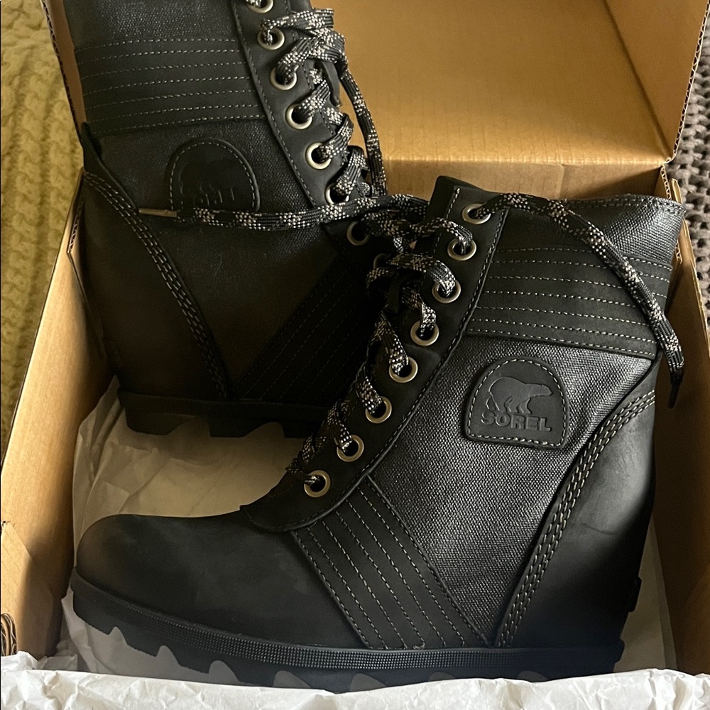 Sorel women’s Lexi Wedge Black Lace-Up Boots